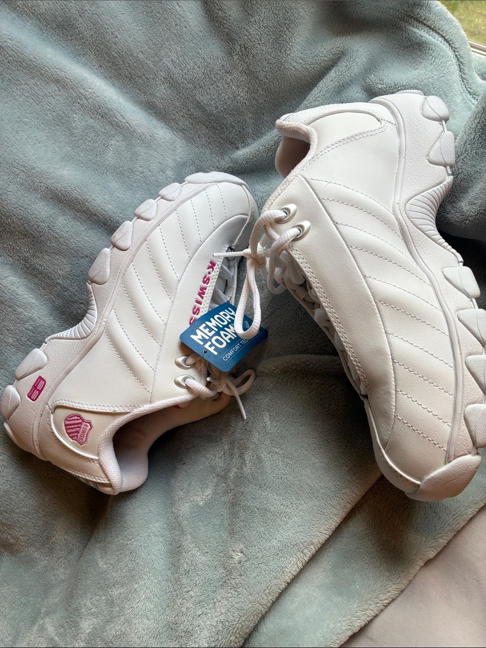 K-Swiss Women's Classic White Athletic Sneakers with Pink Accents- Size 8 - Picture 4 of 10